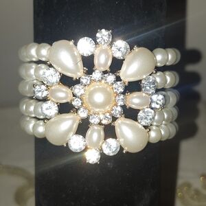 Beautiful Bridal Bold Chunky Classic Elegant Cream Pearl and Crystal Bracelet